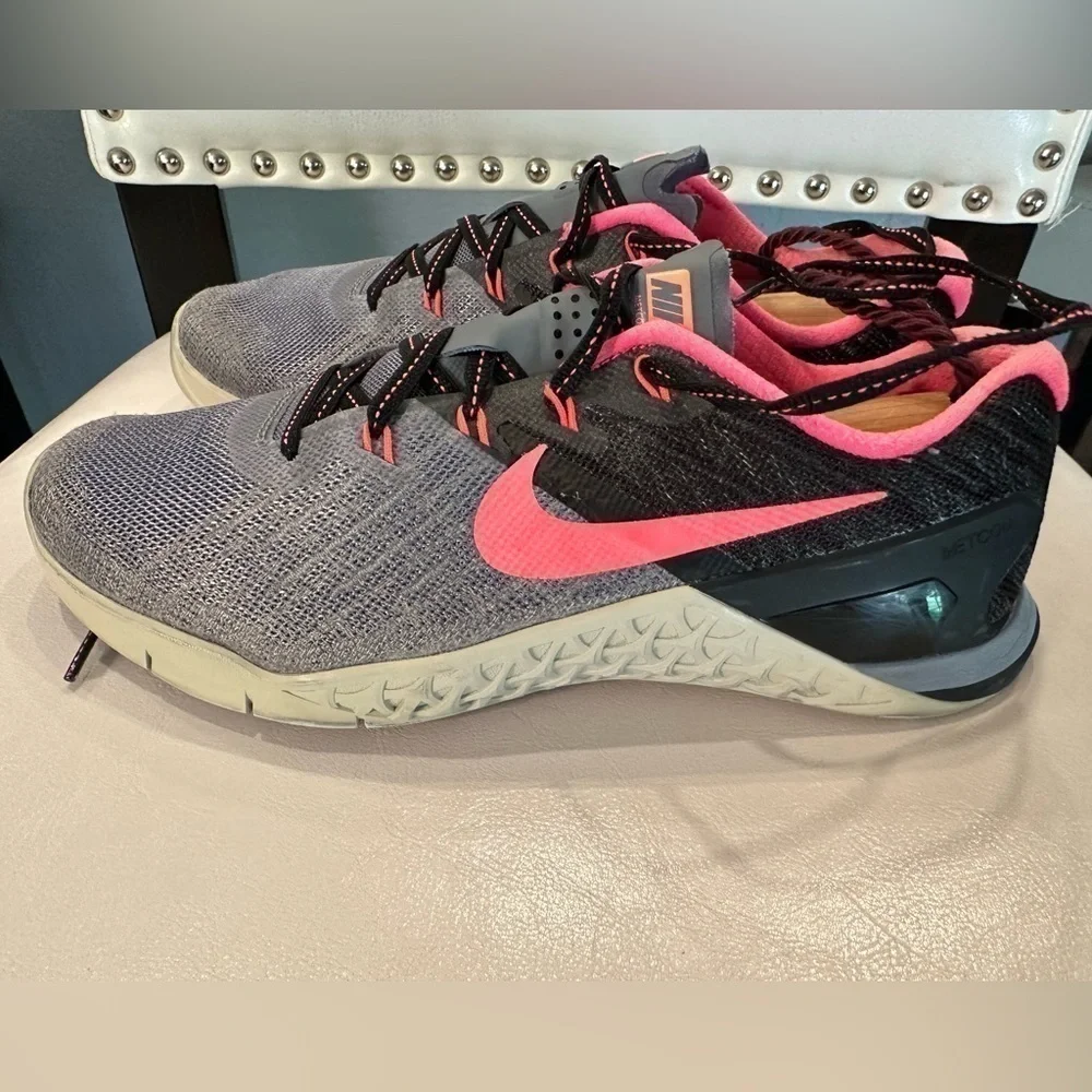 NIKE Metcon 3 Womens Cross Training Shoes Grey Black Pink 849807-004 Size 8